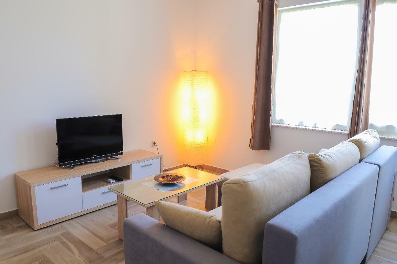 Apartment Neva *